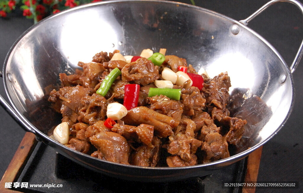 锅中美味炒鸡块