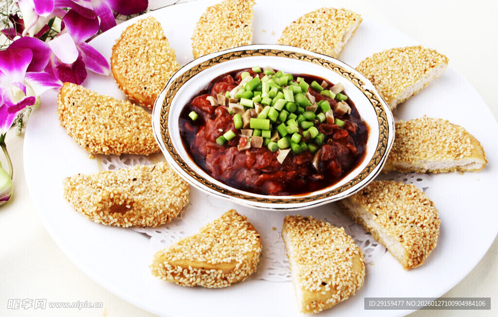 美味香脆炸肉丸摆拍图