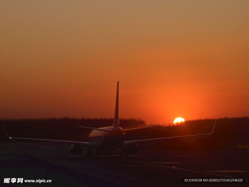 飞机落日