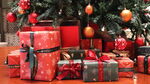 圣诞树下的精美礼物