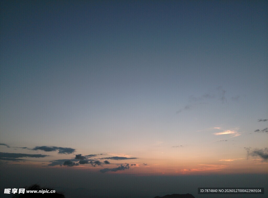 黄昏时分的天空美景