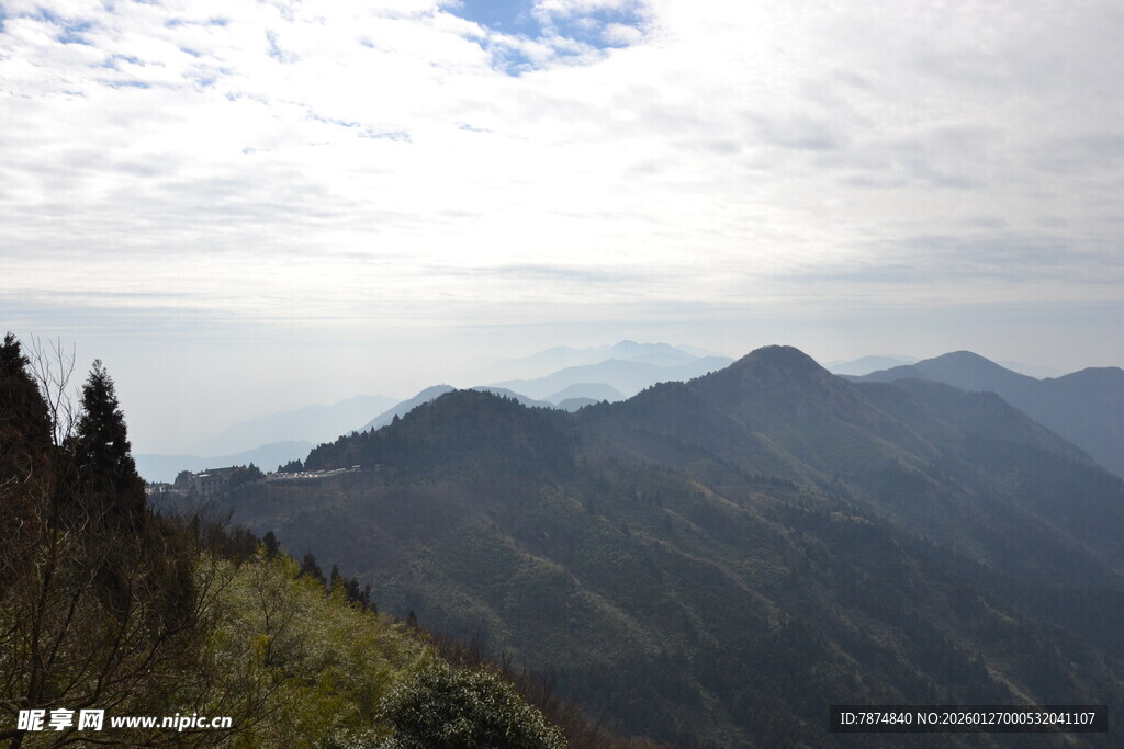 衡山山间云海壮丽风光