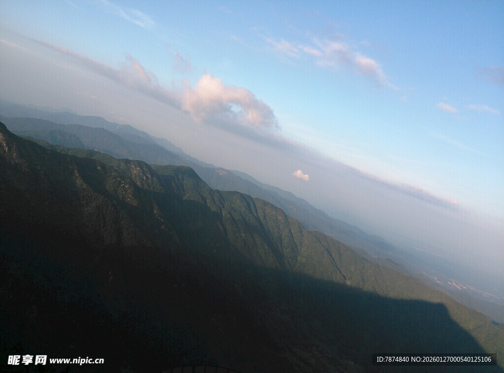 衡山壮丽山景与天边云彩