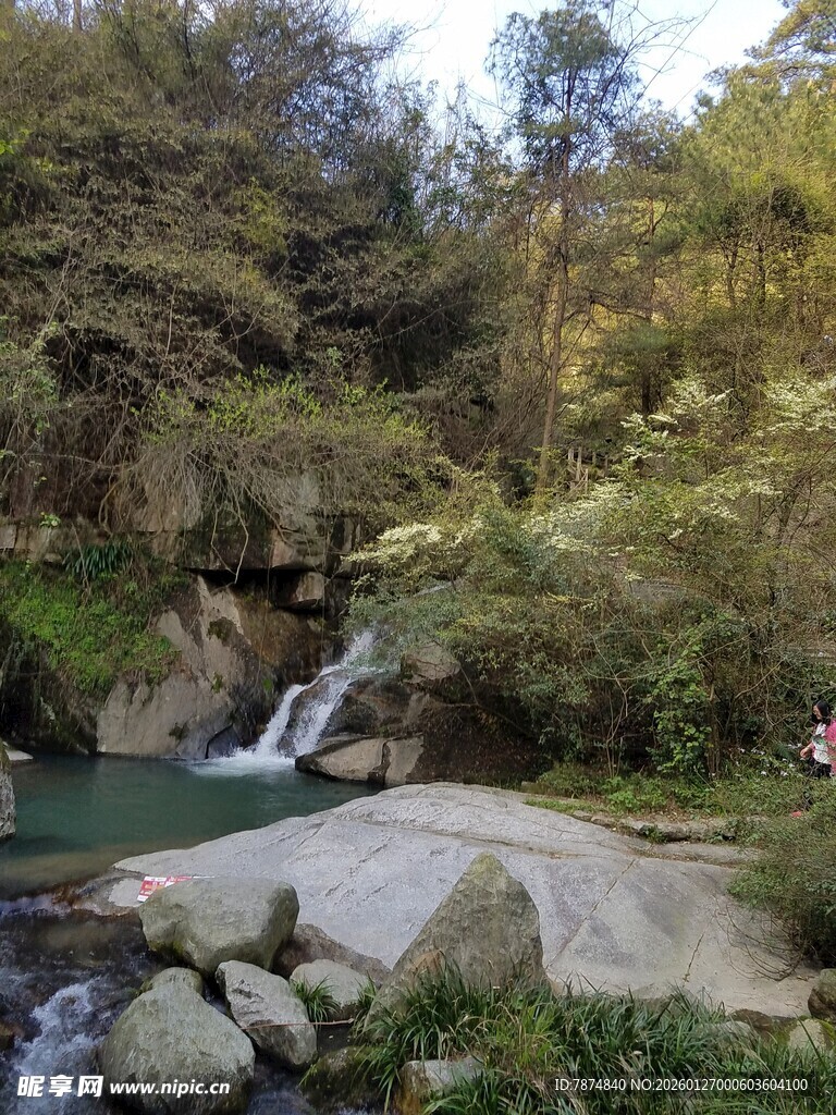 衡山山间溪流瀑布自然美景