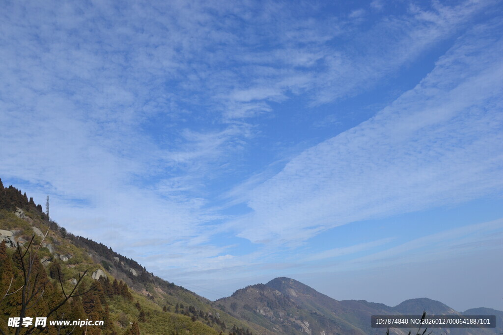 衡山山间蓝天美景