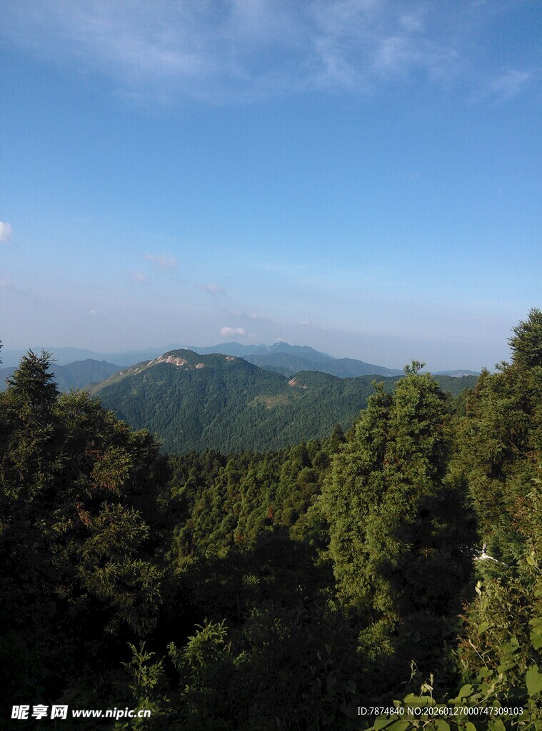 衡山山林美景 蓝天绿树相衬