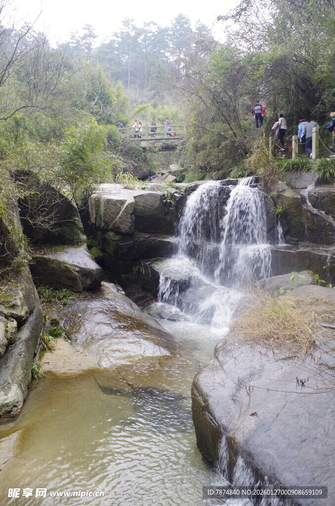 衡山山间小瀑布景观