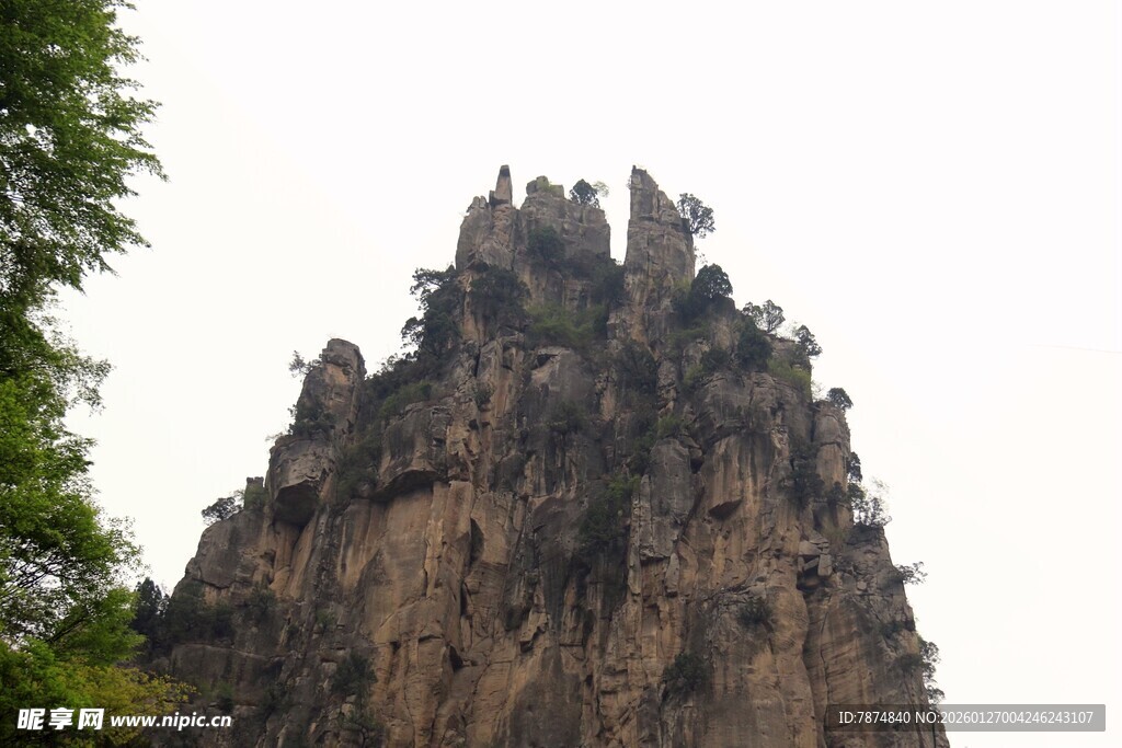 奇特嶙峋的山峰景观