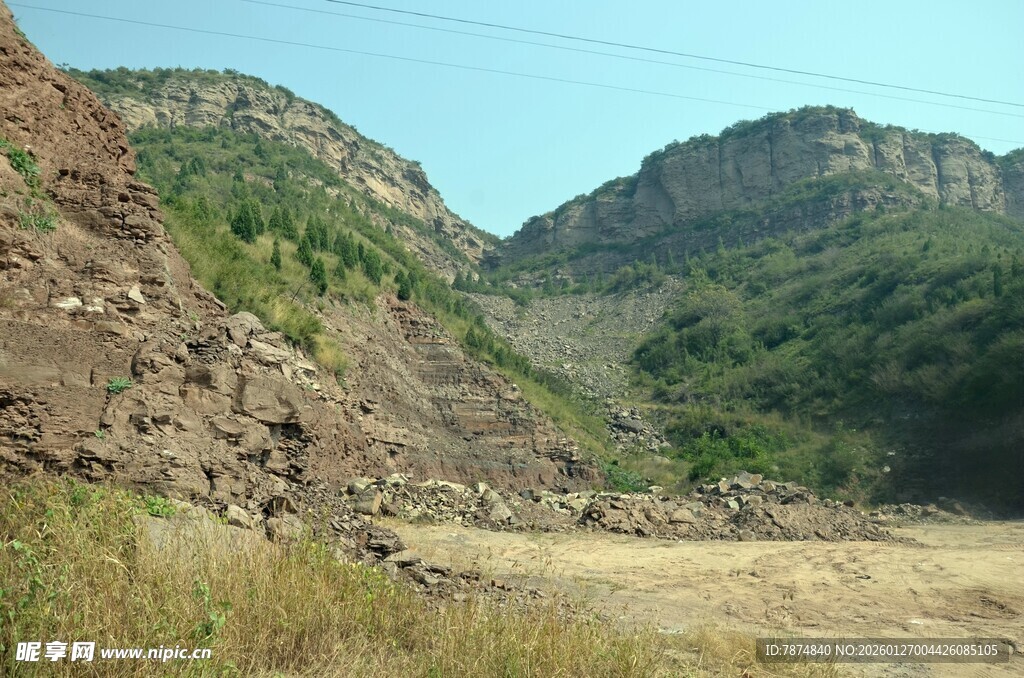 山间开阔地貌景观
