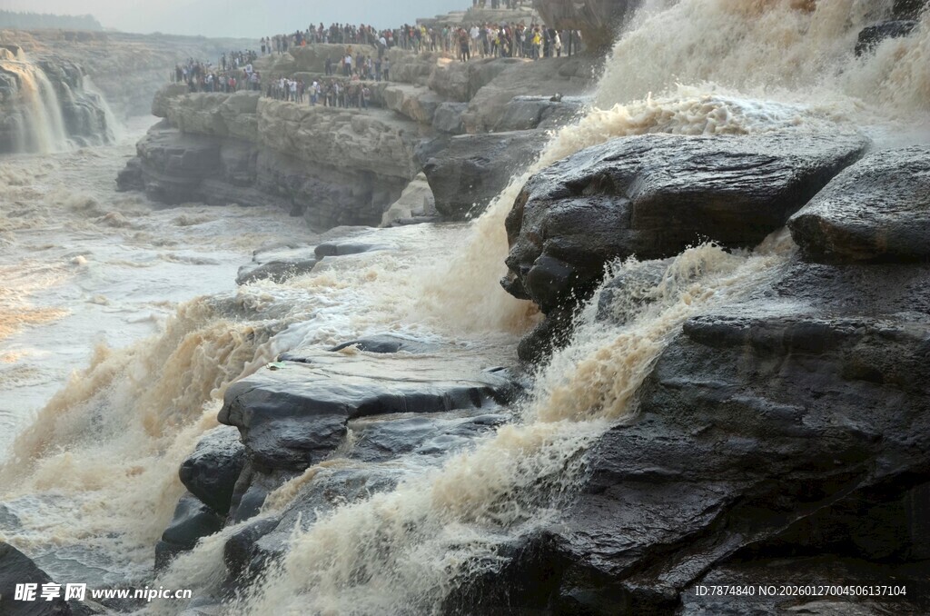黄河壶口瀑布壮观景象