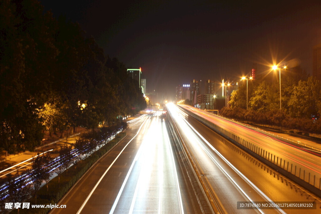 夜晚公路车流光影轨迹
