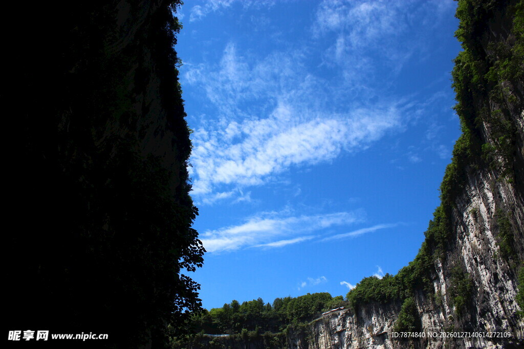 峡谷蓝天美景