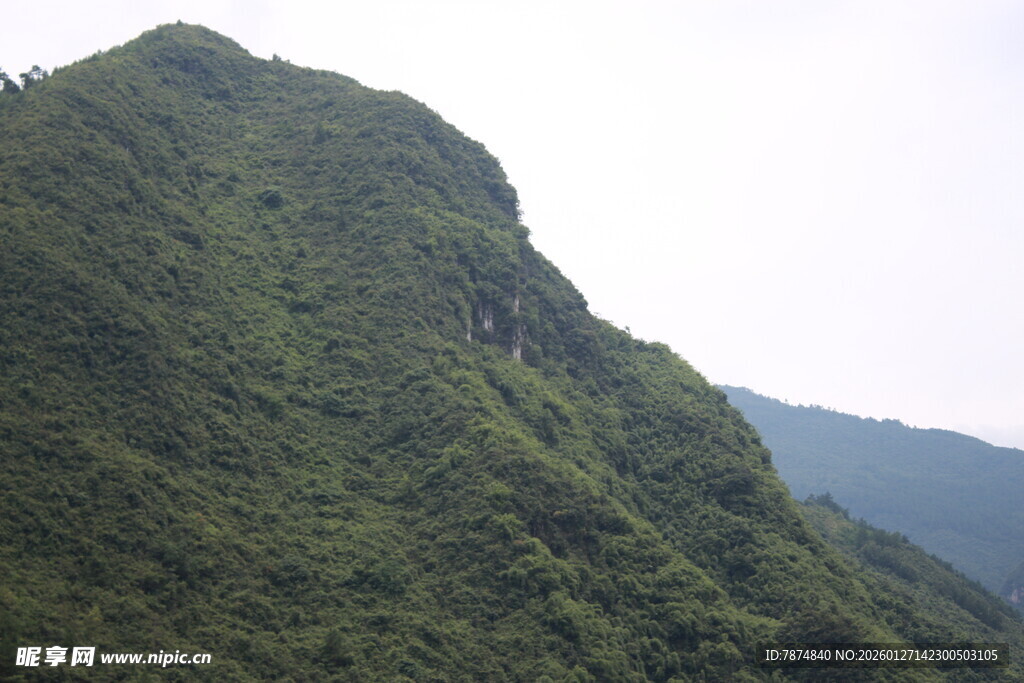 翠绿山峦 自然美景