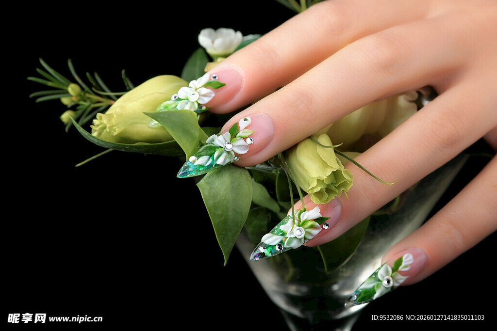 精致花卉美甲展示