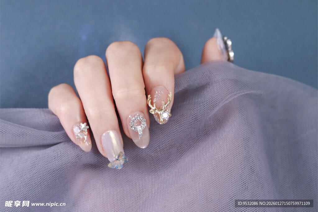 闪亮渐变美甲特写