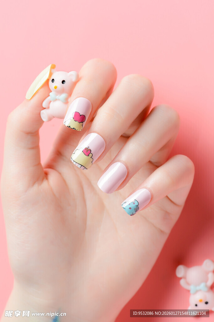 可爱美甲搭配精致小物