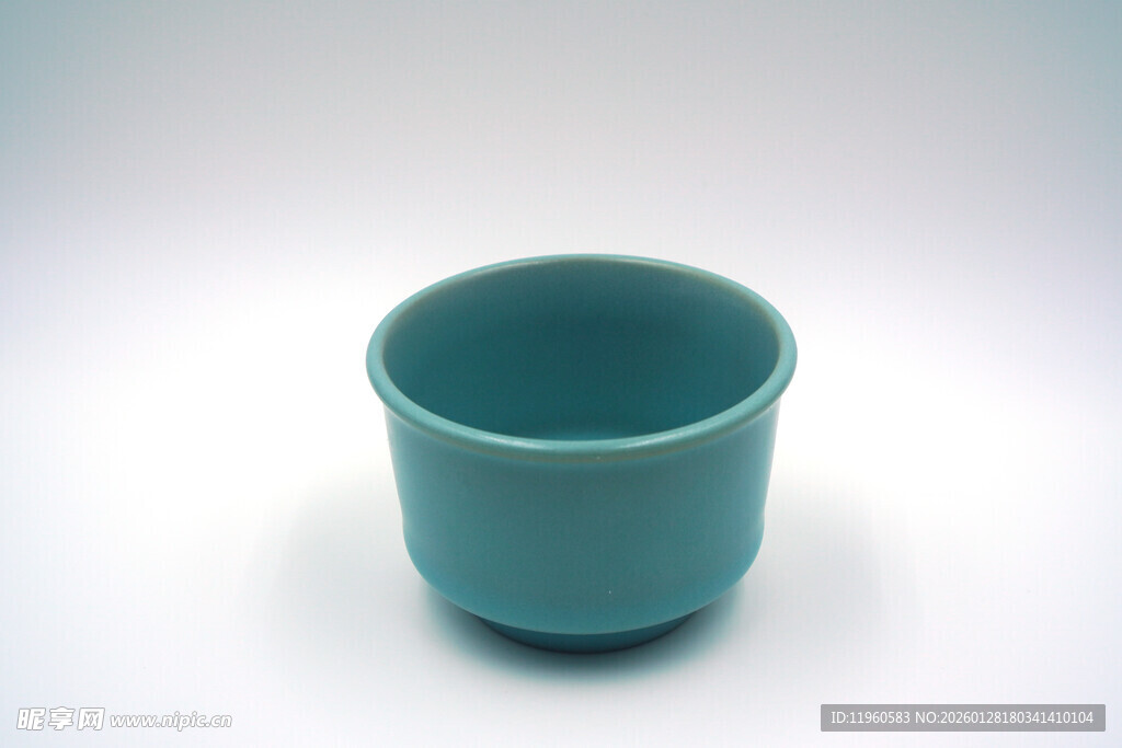 青绿色汝瓷陶瓷小杯