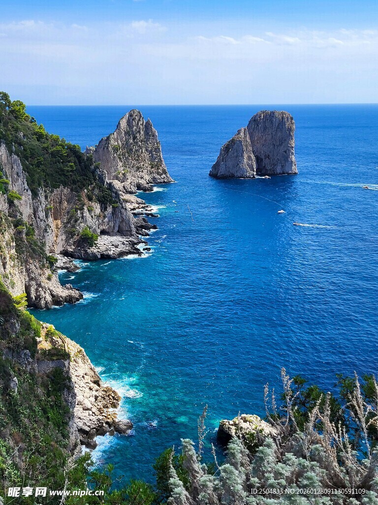 海岸边的壮丽岩石海景