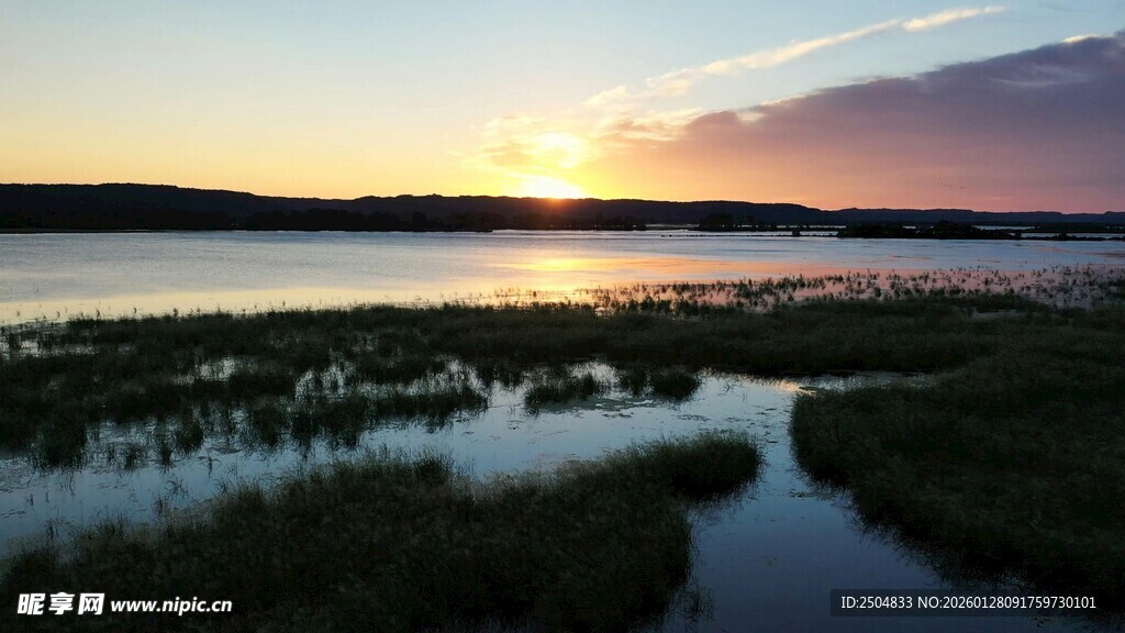 日落时分的湿地美丽风光