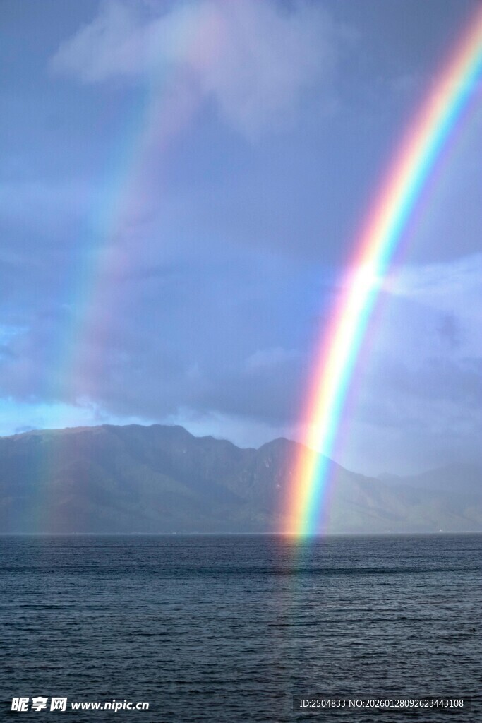 海上双彩虹美景