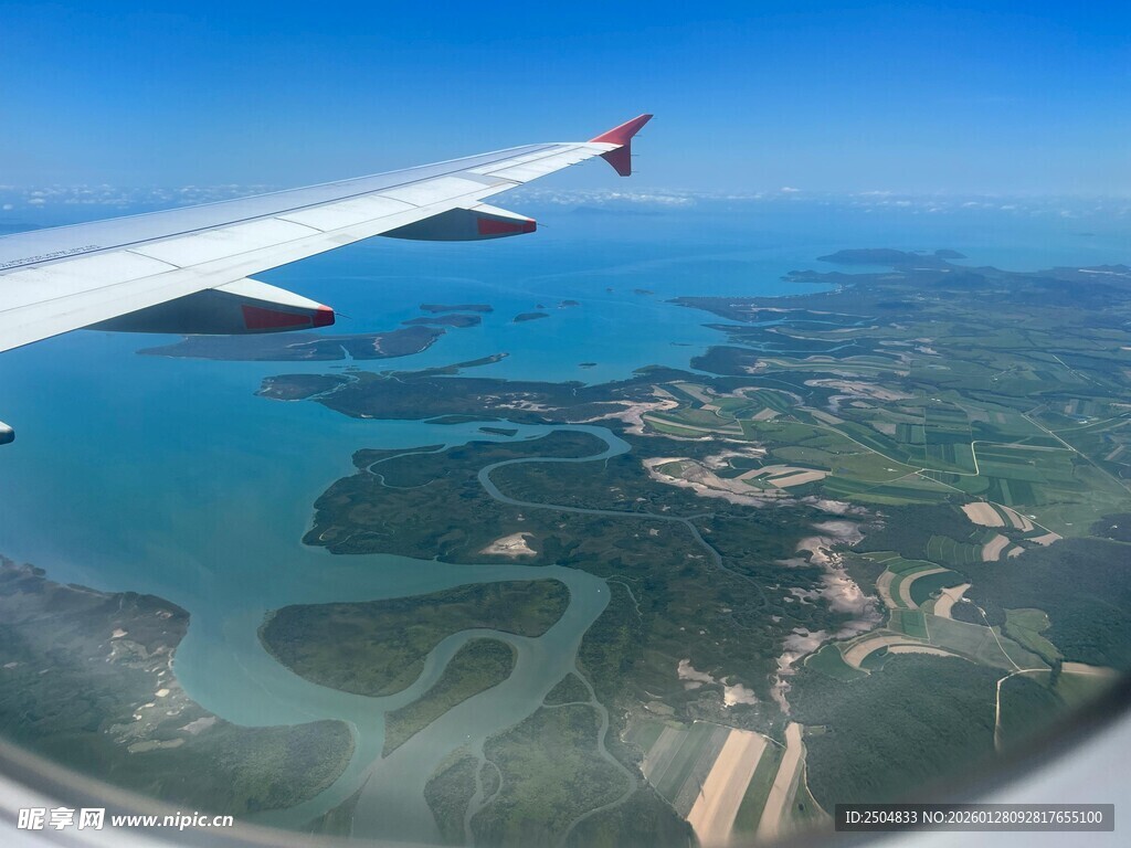 飞机舷窗下的壮美风景