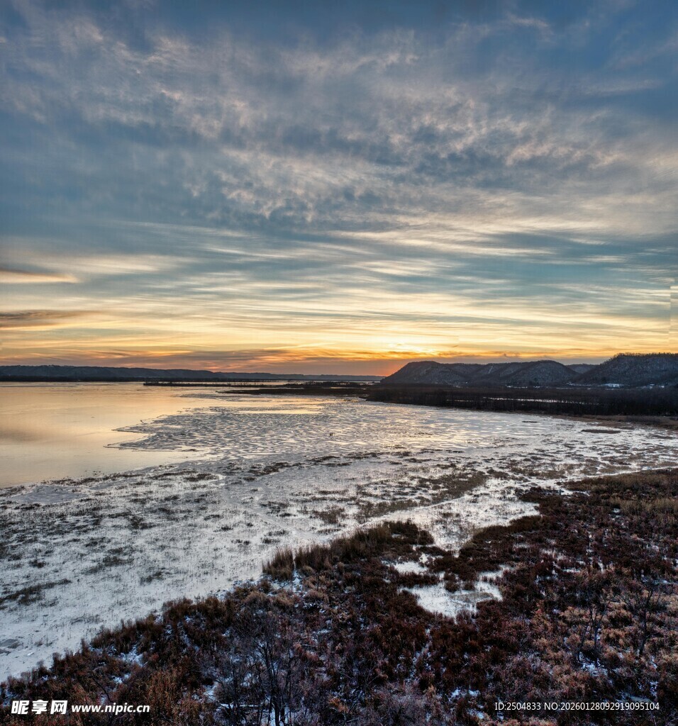 海边日落时分的美丽景致