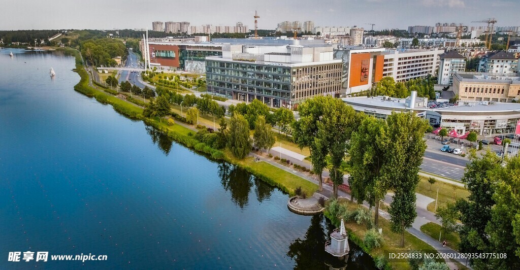 河畔城市风光美景