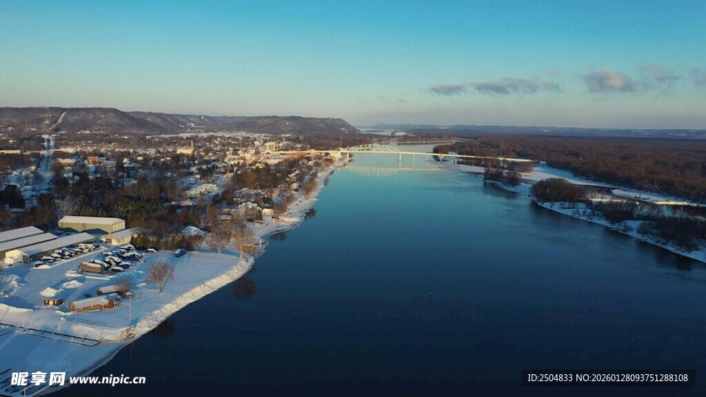 冬日河畔美丽风光