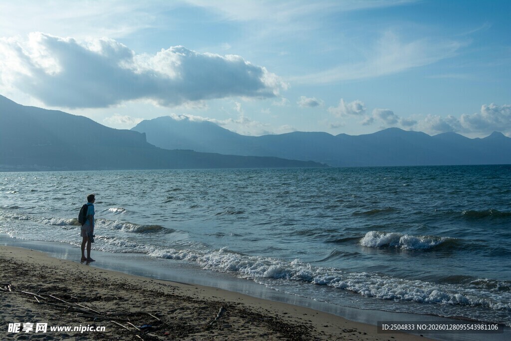 海边独行者的静谧时刻
