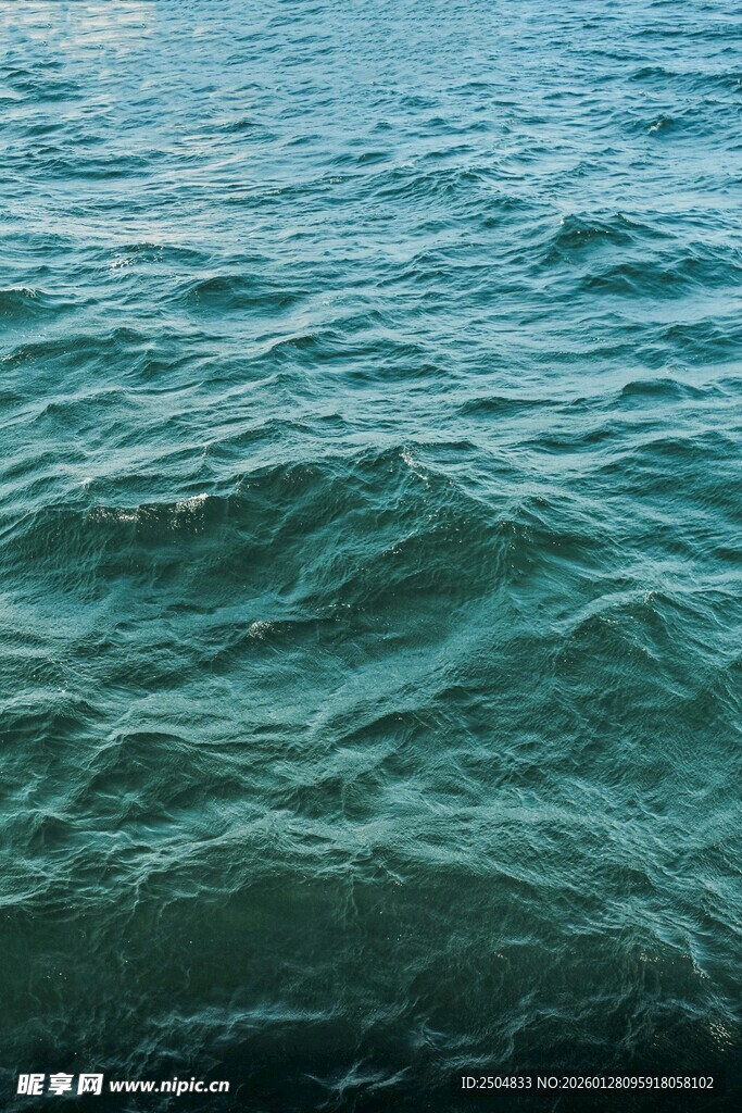 碧波荡漾的海面