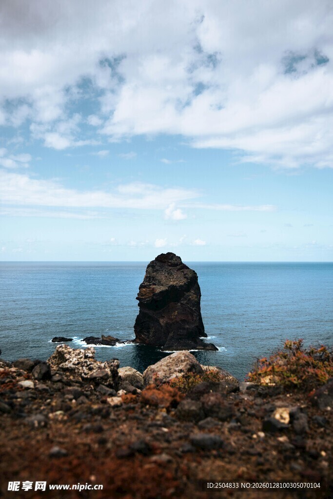 海边背包客的静谧时刻