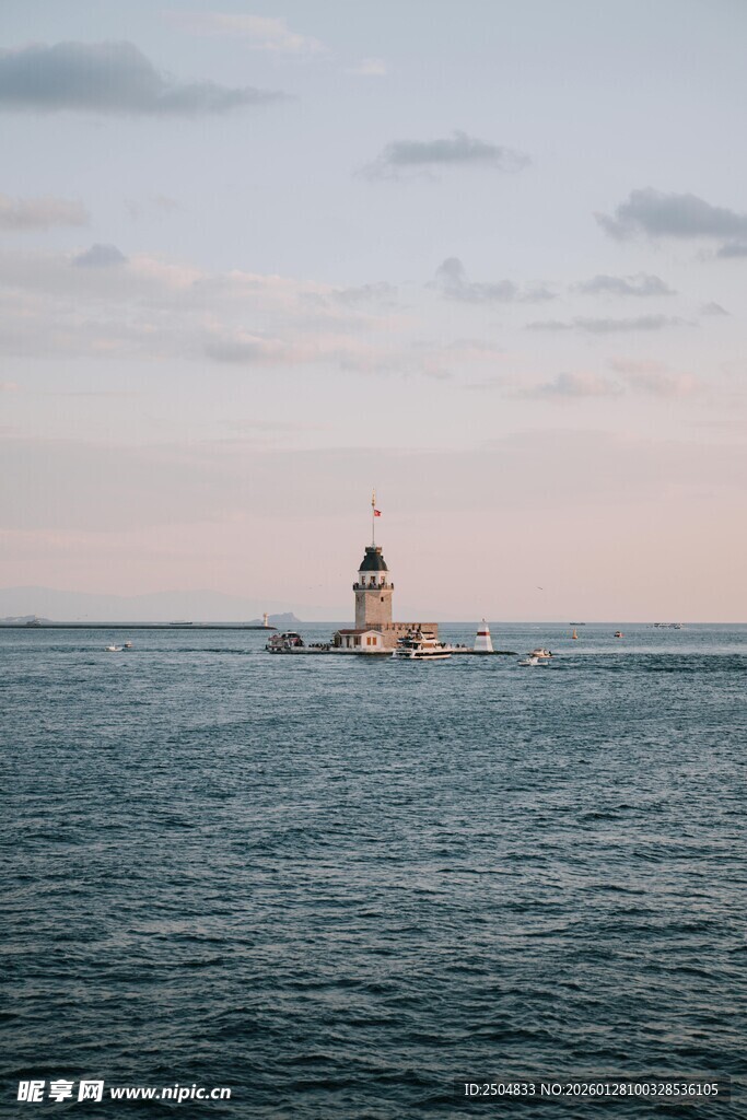 海上灯塔 暮色中的孤独守望