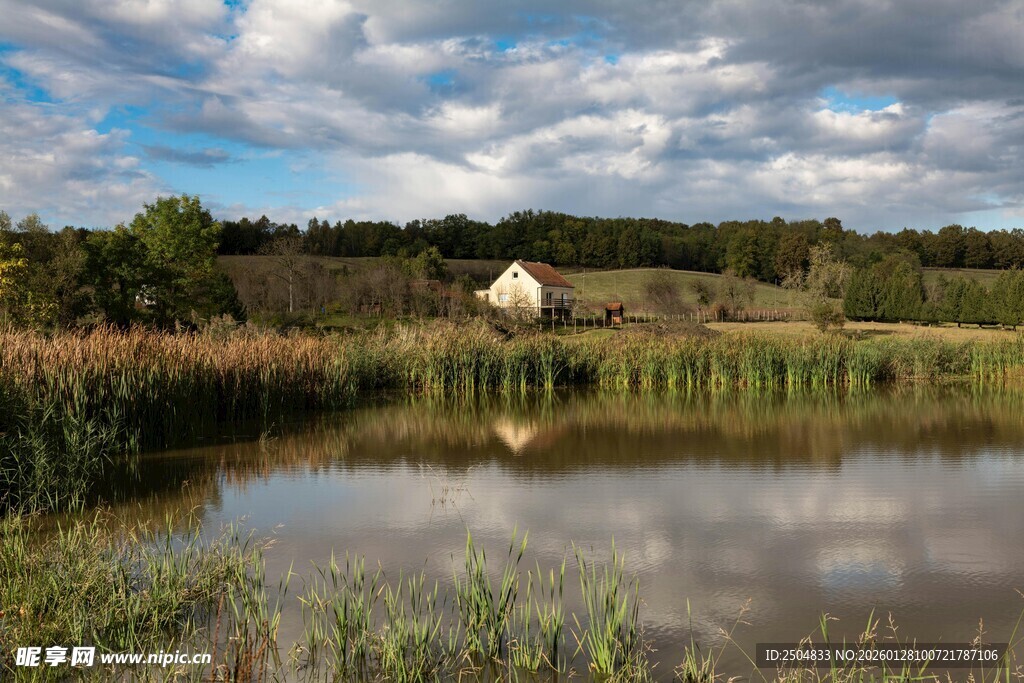 湖畔风光 自然静谧之景