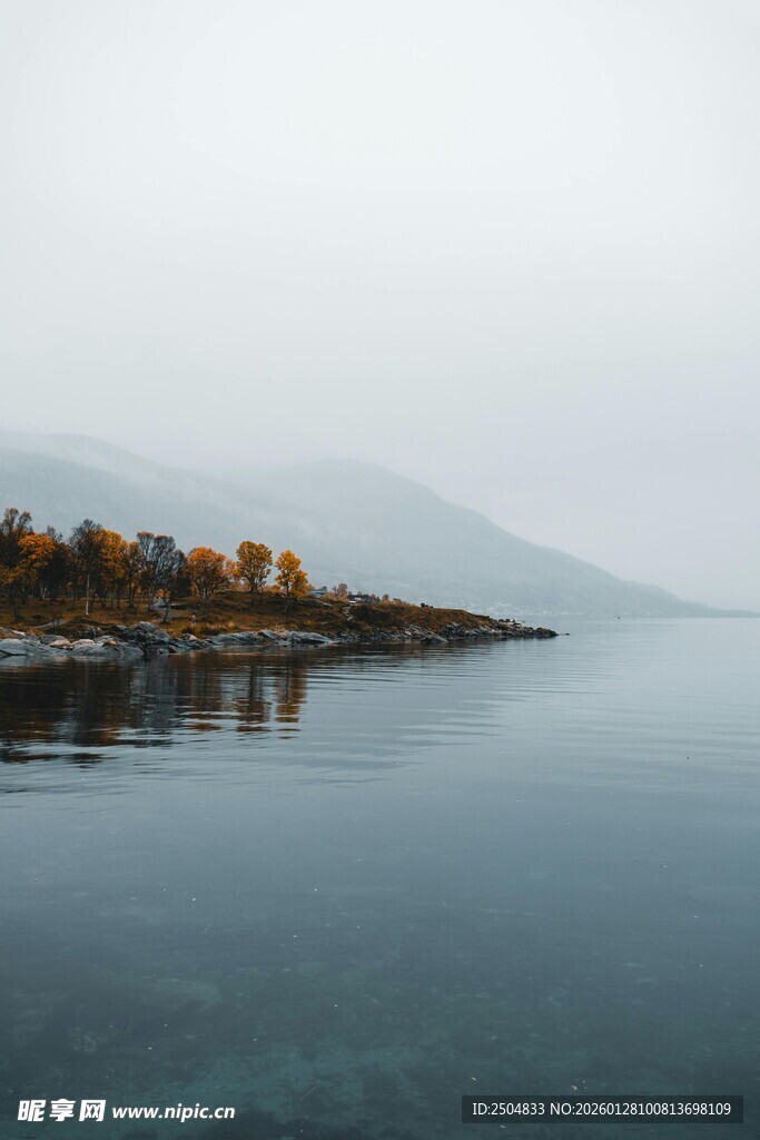 湖畔秋景 宁静山水风光