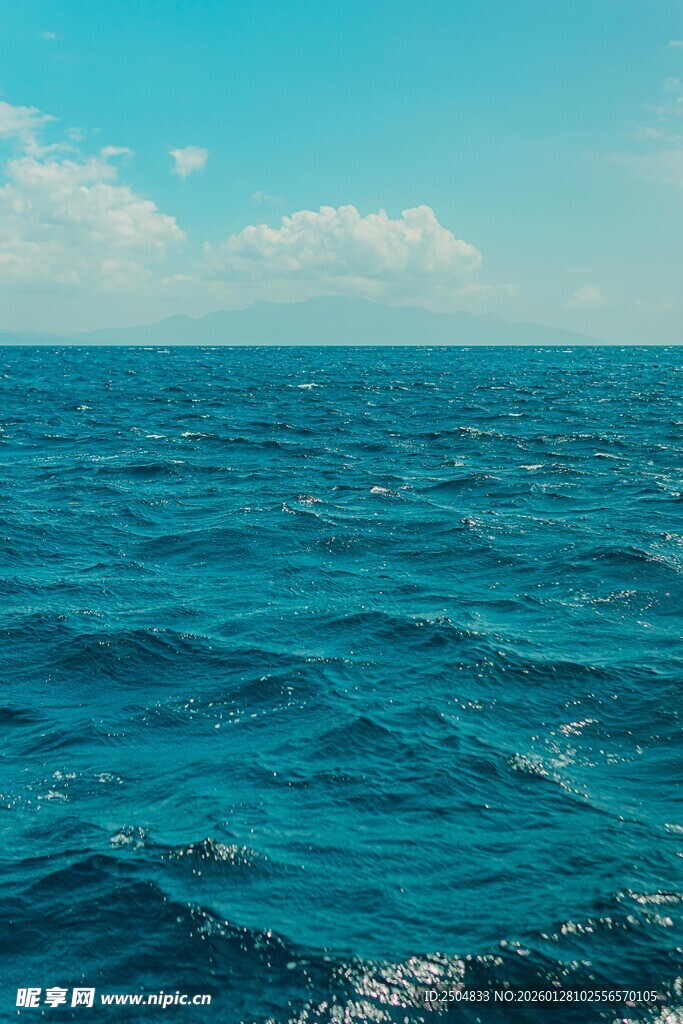 广阔蔚蓝海洋风景