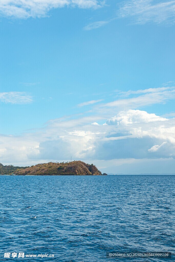 海上孤岛 蓝天碧海美景