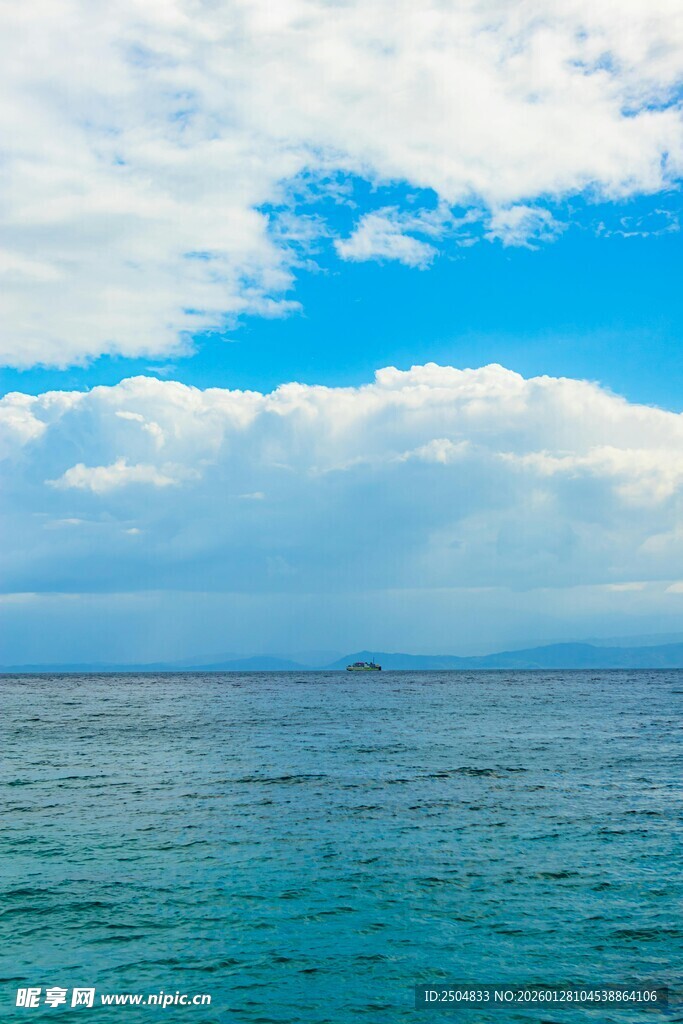 碧海蓝天 海上云朵美景