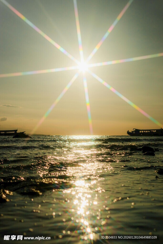 海上日出 阳光洒向海面