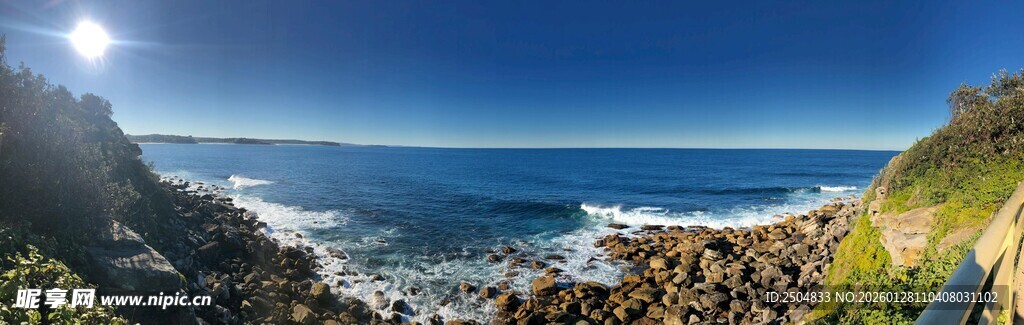 海岸风光 阳光照耀壮美景色