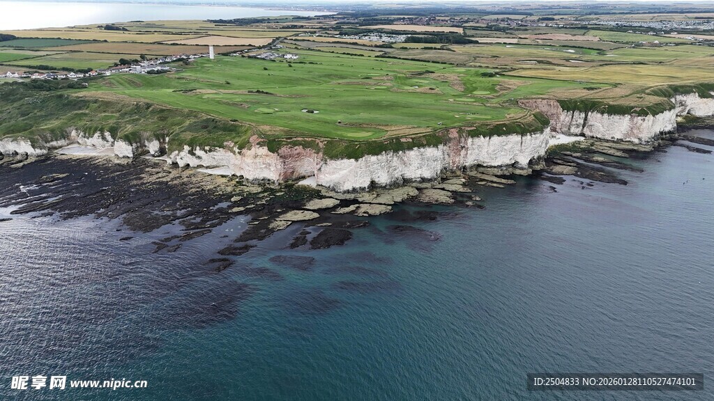 海岸风光 碧海与绿岸相依