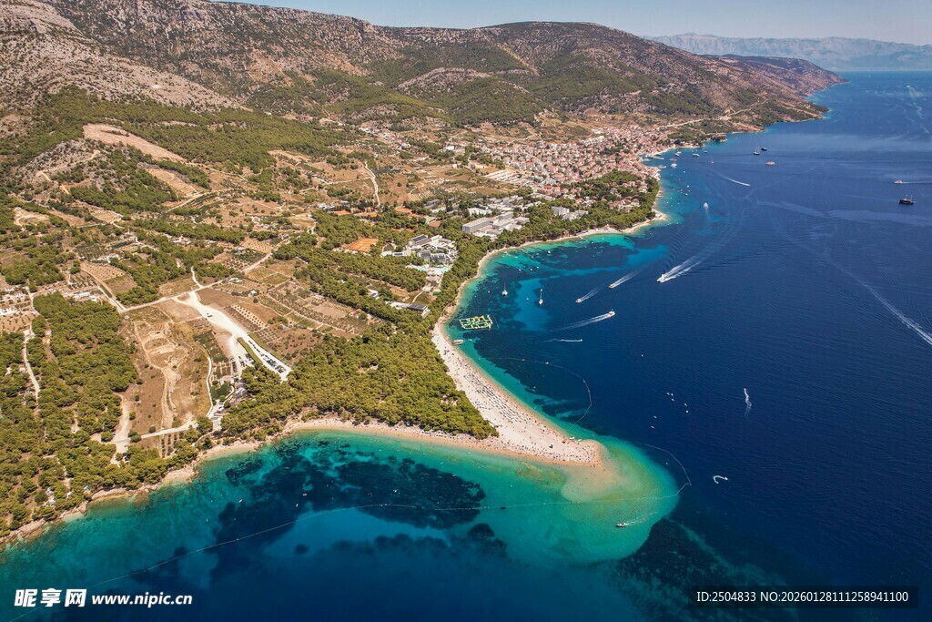 美丽海岛海岸风光俯瞰图