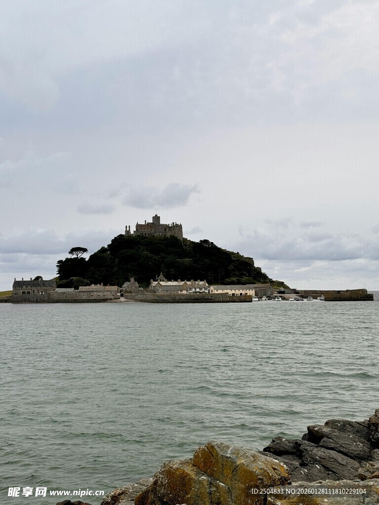 海上孤堡 静谧自然之景