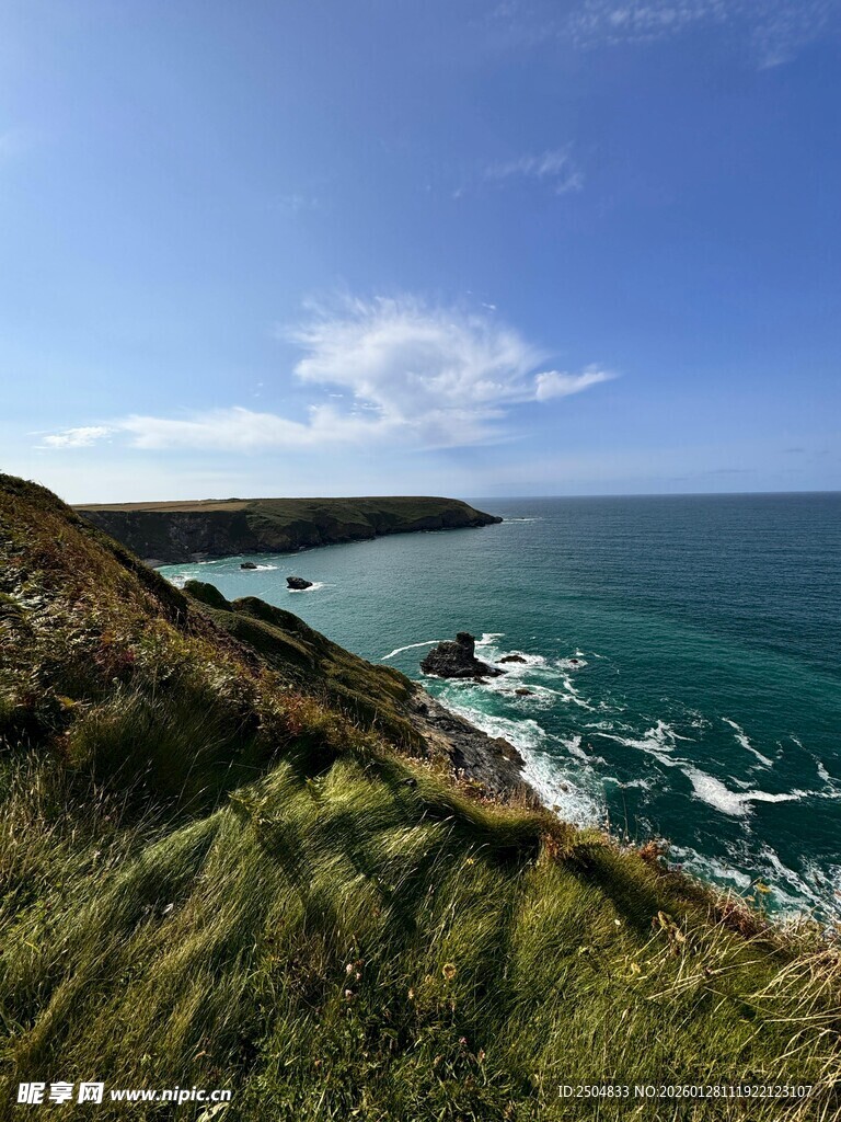 海岸风光 绿意与碧海交织