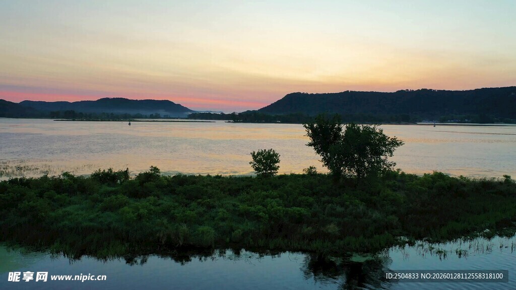 湖畔日暮美景