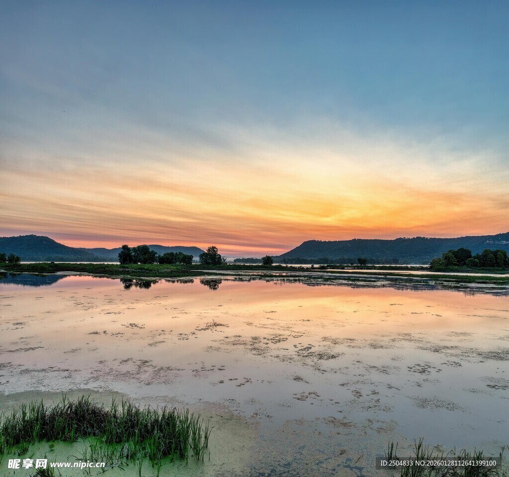 湖畔绝美日落风光