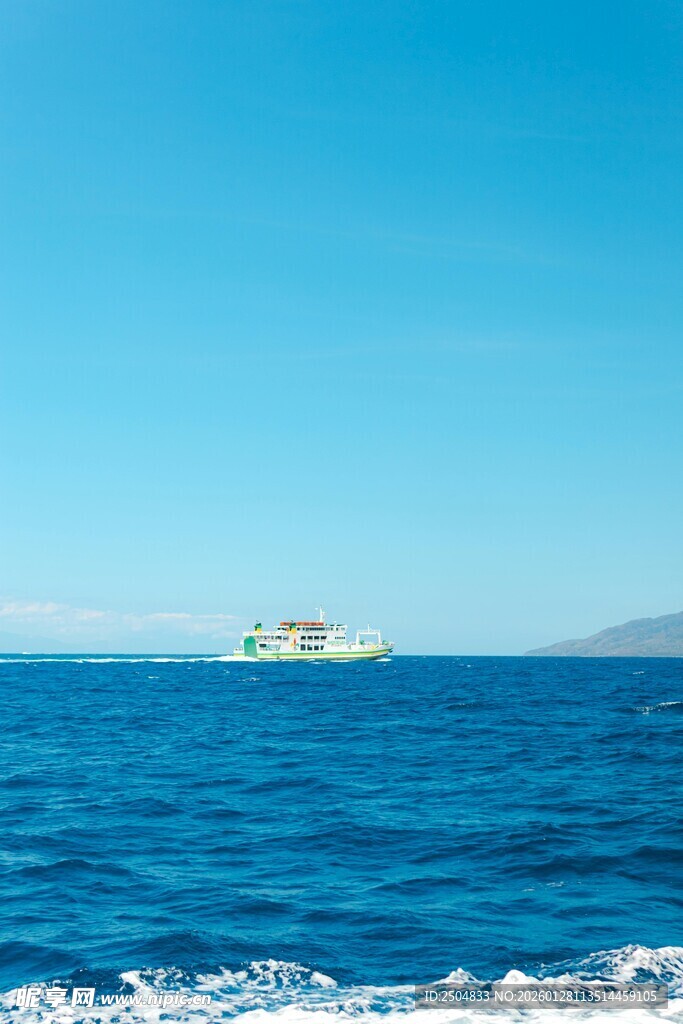 海上航行的船只