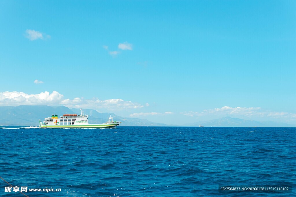 海上航行的船只