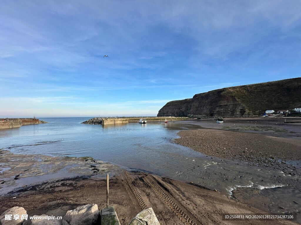 海边风景 木石与蓝天海岸
