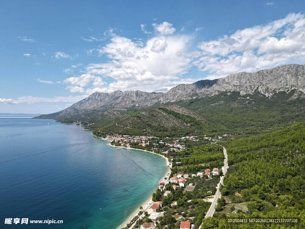 海岸美景 青山碧海相依