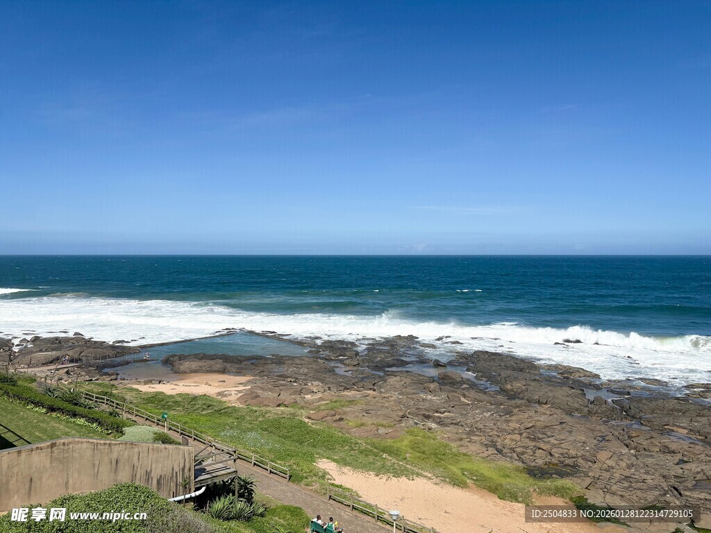 海岸风光 海浪拍击岩石